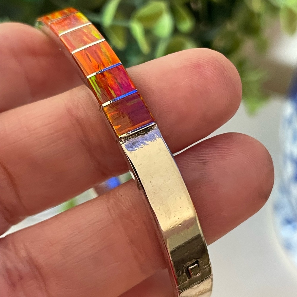 VINTAGE MEXICO STERLING SILVER ORANGE FIRE OPAL HINGED BANGLE BRACELET, 7" - Picture 6 of 9